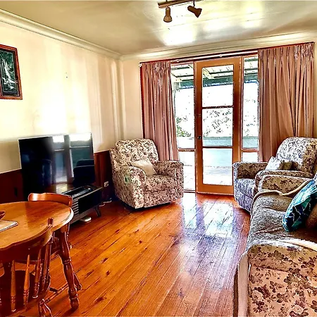 Carriageway Retreat - Unique Red Rattler Carriages And Units Villa Brookfield Exterior photo