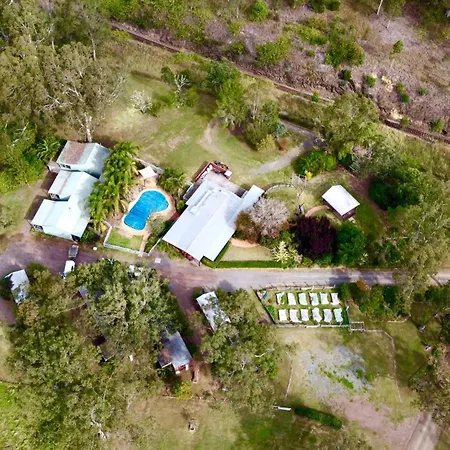 Carriageway Retreat - Unique Red Rattler Carriages And Units Villa Brookfield Exterior photo