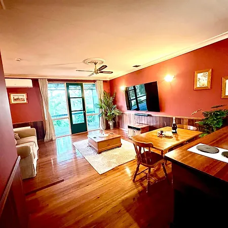 Carriageway Retreat - Unique Red Rattler Carriages And Units Villa Brookfield Exterior photo