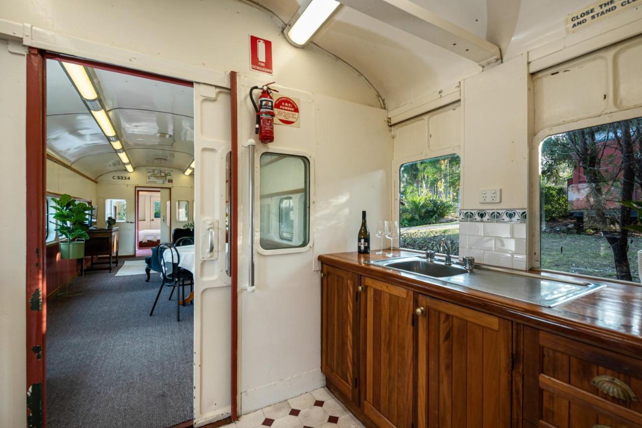Carriageway Retreat - Unique Red Rattler Carriages And Units Farm stay Brookfield