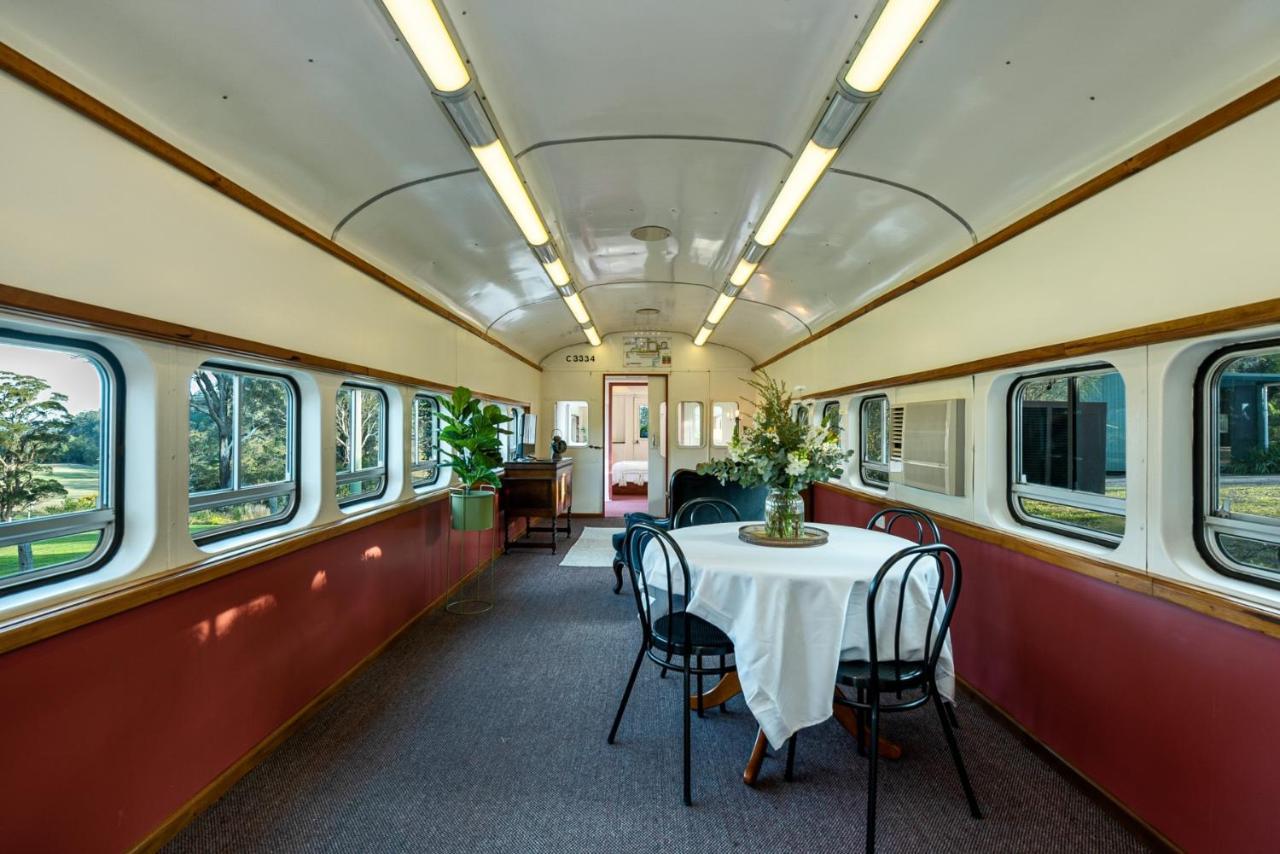 Carriageway Retreat - Unique Red Rattler Carriages And Units * Brookfield