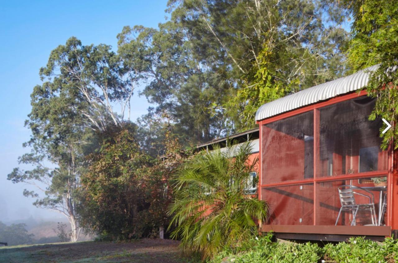 Farm stay Carriageway Retreat - Unique Red Rattler Carriages And Units