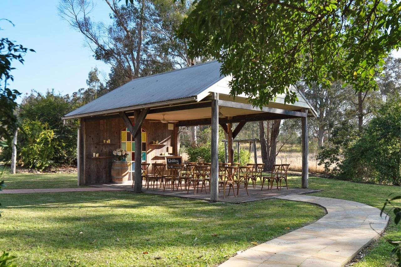 Carriageway Retreat - Unique Red Rattler Carriages And Units Farm stay *