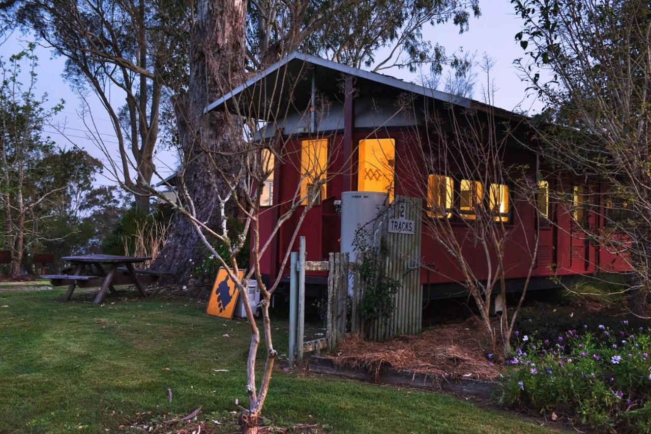 Carriageway Retreat - Unique Red Rattler Carriages And Units Farm stay Brookfield