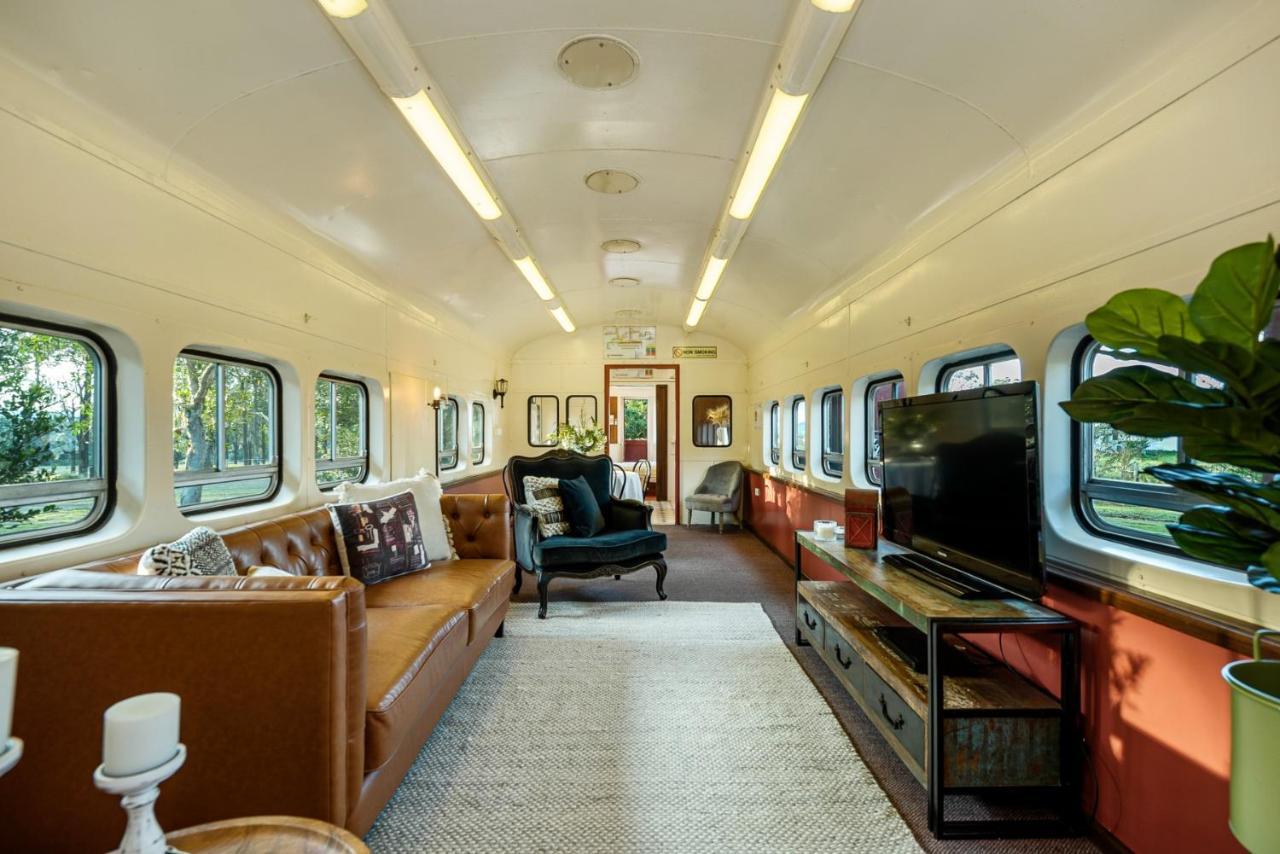 Carriageway Retreat - Unique Red Rattler Carriages And Units Farm stay