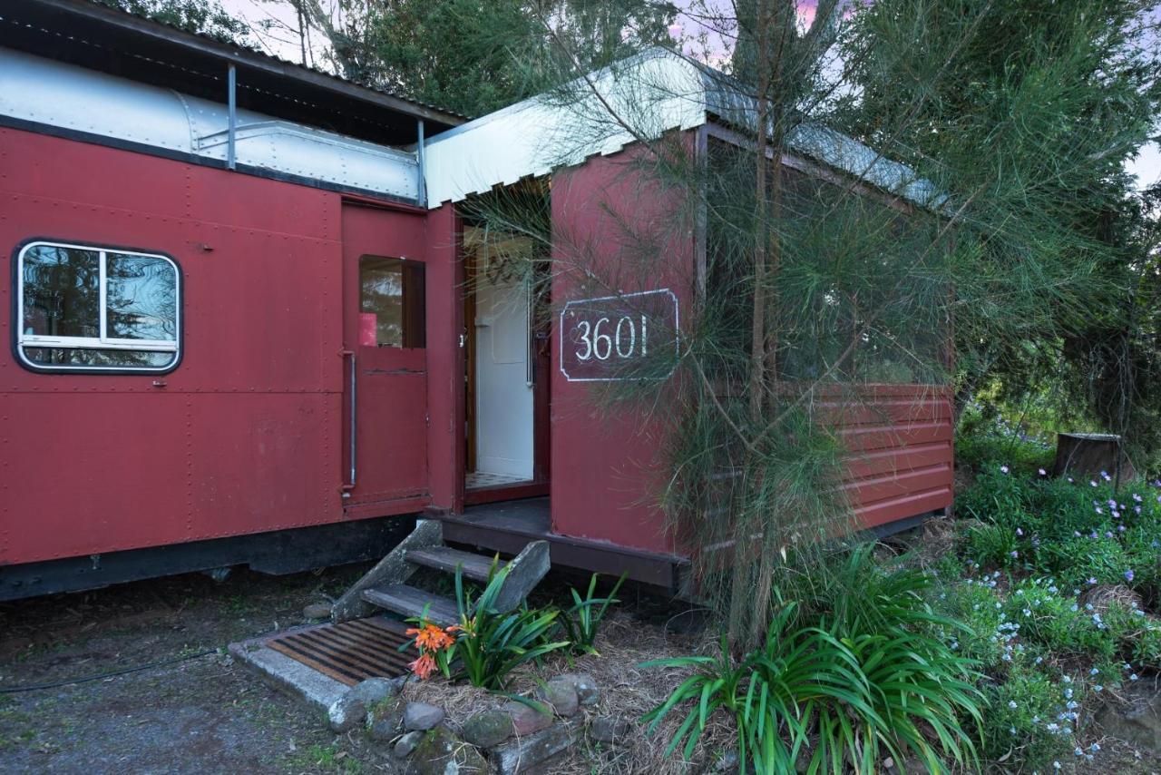 Farm stay Carriageway Retreat - Unique Red Rattler Carriages And Units *