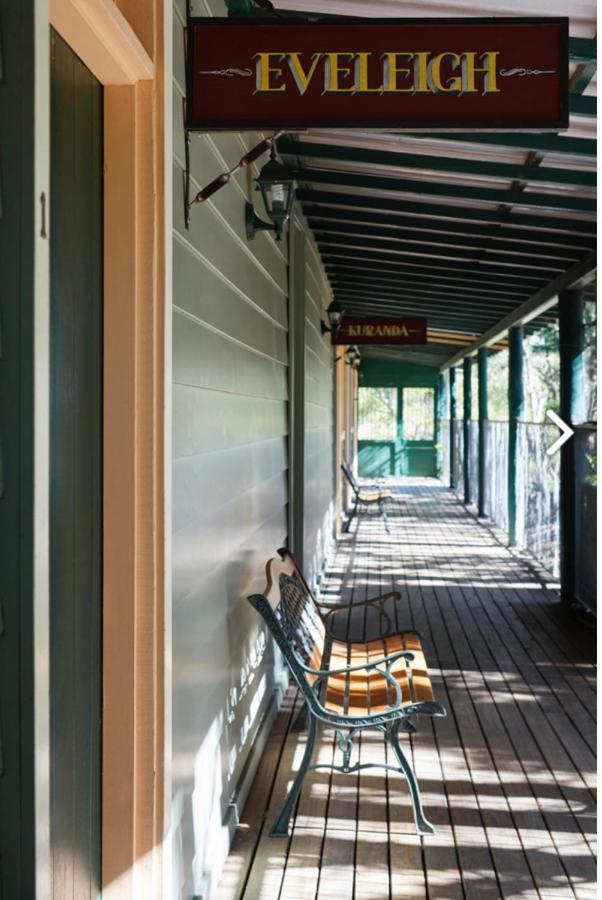 Farm stay Carriageway Retreat - Unique Red Rattler Carriages And Units