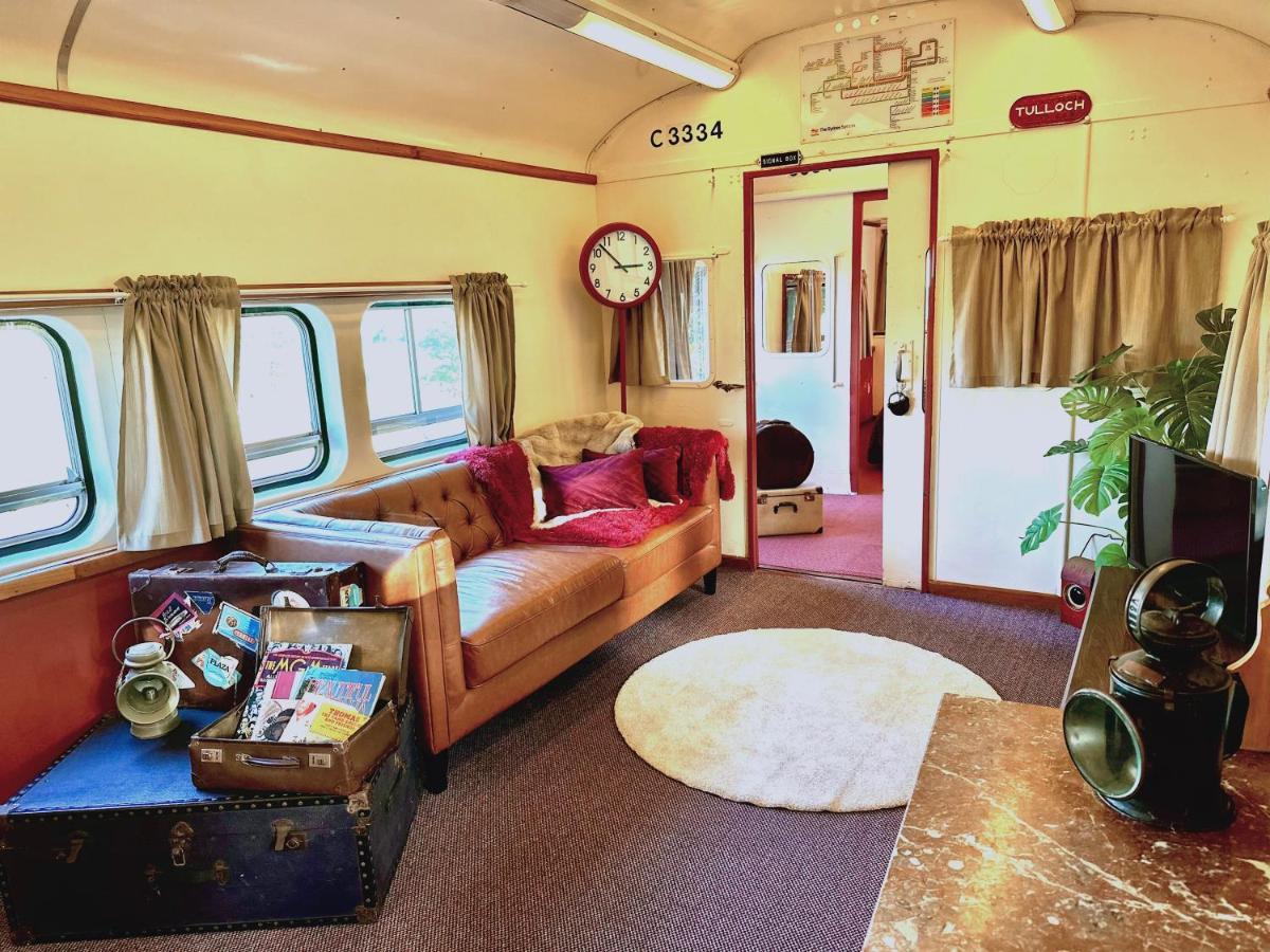 Carriageway Retreat - Unique Red Rattler Carriages And Units Farm stay